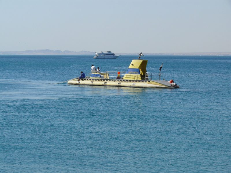 Semi-sous-marin, snorkeling et parachute ascensionnel