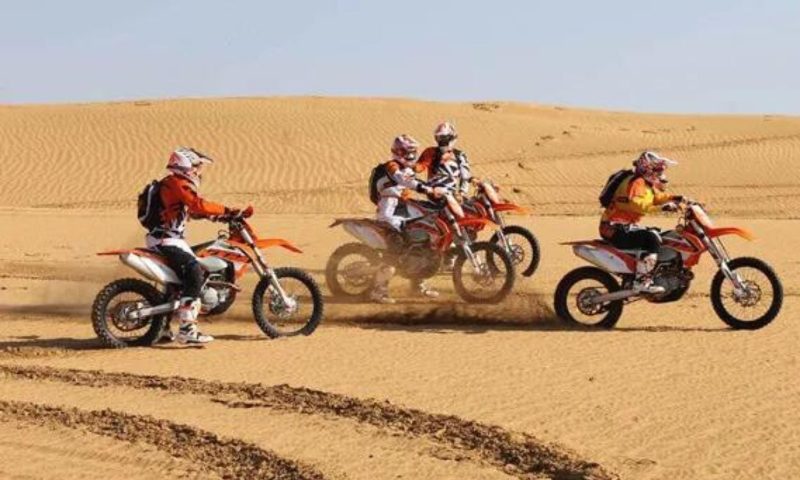 Motocross dans le désert